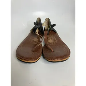 Bogs Memphis Thong Sandals Womens 9 Black Brown Excellent Leather T-Strap Flat‎ thumbnail 3