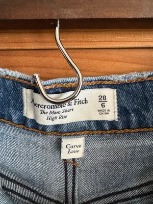 Abercrombie & Fitch Curve Love High Rise Mom Short thumbnail 2