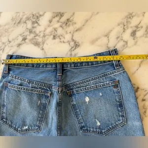 NWT Madewell Long Denim Shorts in Pedersen Wash 26 missing interior button thumbnail 15