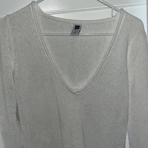 Gap White v-neck Sweater Size M thumbnail 2