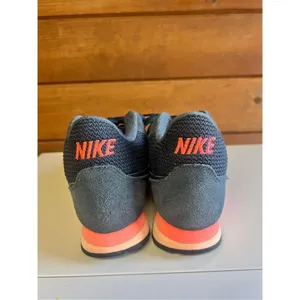 Nike MD Runner 2 Mid Women's 807172-448 Navy Running Shoes Size 6 thumbnail 3