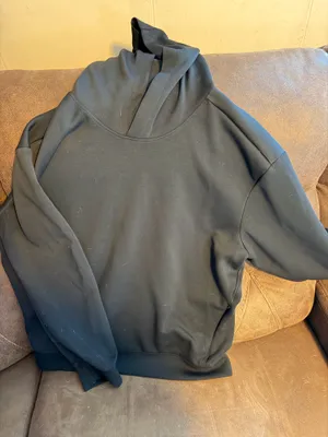 Black hoodie Size L thumbnail 1