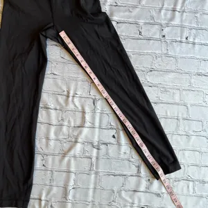 Lululemon Women’s Black Crop Leggings High-Rise Size 6 Athletic Athleisure EUC thumbnail 3