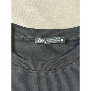 Zara Women Black Short Sleeve Ribbed‎ Shirt Size Medium Basics Crew Neck thumbnail 2