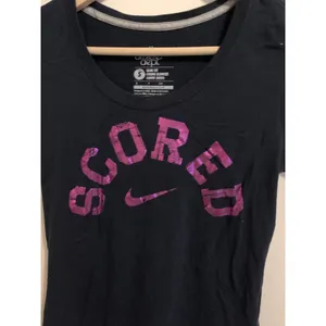 Nike The Tee Athletic Dept SCORED Navy Blue Womens Size Small Slim Fit thumbnail 2