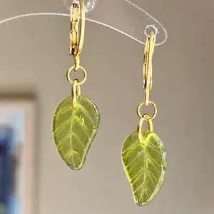 Handmade fairy forest vintage retro aesthetic style simple Czech glass leaf dangle earrings🍃💚 thumbnail 3