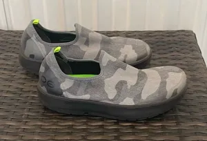 OOFOS OOmg eeZee low recovery sneakers women’s size 10 thumbnail 1