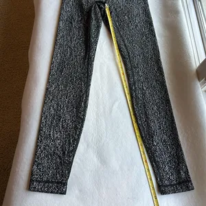 NWOT Lululemon Black & Gray Marbled Patterned Leggings size 6 thumbnail 5