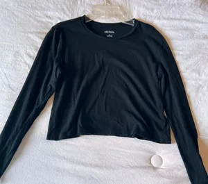 Black long sleeve Size M thumbnail 2