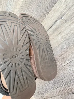 UGG Women’s 7 Boots thumbnail 4