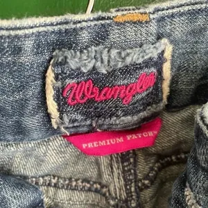 CLEARANCE!!!‎ Wrangler Premium patch Low Rise Jeans Size 3 EUC! thumbnail 4