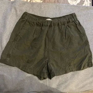 Madewell Olive pull on shorts size S thumbnail 1
