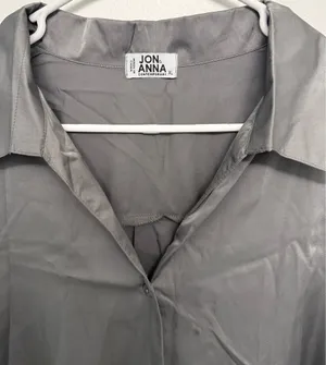 Anna Gray Satin Cropped Button-Down Shirt thumbnail 3