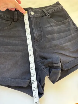 HALARA Black High-Rise Denim Shorts thumbnail 6