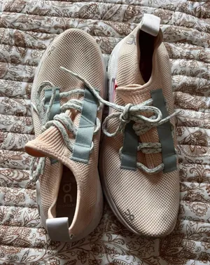 On Cloud Shoes thumbnail 1
