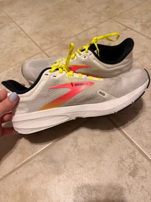 Brooks Shoes Running thumbnail 2