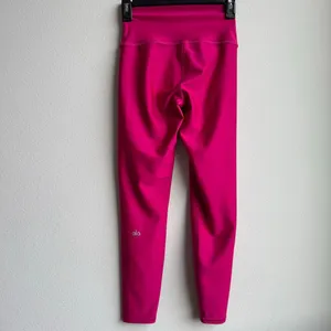 Alo Yoga 7/8 High Waist Shiny Airlift Legging Hot Fuschia Pink Calf Logo SZ XS thumbnail 4