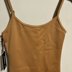 NWT TNA Aritzia TnaGLOSS™ Rhythm 7" Romper in Caramelized Brown- Size Small thumbnail 6
