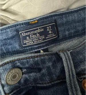 Abercrombie High-Rise Jeans thumbnail 3