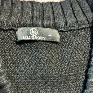 Black Button thumbnail 4