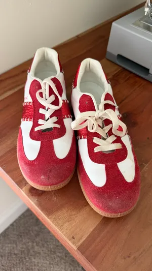 Red sneakers Size 6.5 thumbnail 2