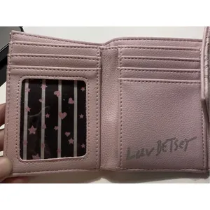 Luv Betsey by‎ Betsey Johnson Blush Pink Embossed Heart Bow Wallet LBCASH NWT thumbnail 4