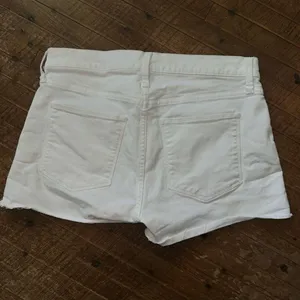 Gap white minimalist classic size 28R authentic summer shorts thumbnail 3