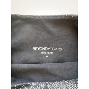 Beyond Yoga Leggings XS Black Snakeskin Print High Waisted Athletic‎ leggings thumbnail 3