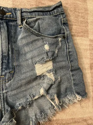 Abercrombie and Fitch high rise shorts thumbnail 3