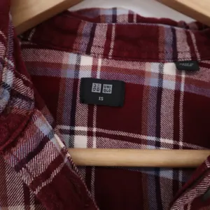 Uniqlo Flannel Shirt Womens XS Burgundy Plaid Button-Down Excellent thumbnail 2