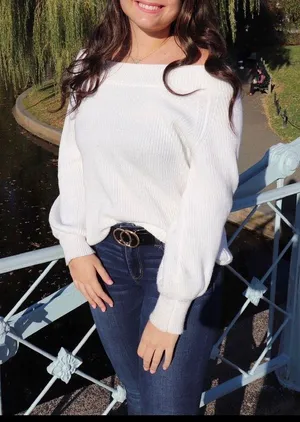 White Sweater Size M thumbnail 1