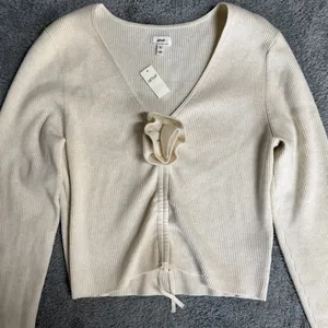 NEW Aerie Cropped Rosette Sweater Cream Size XL thumbnail 9