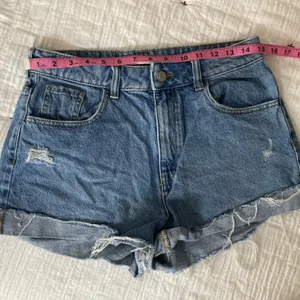 PACSUN High Rise Distressed Denim Medium Wash Relaxed Fit Mom Shorts Size 29 thumbnail 11