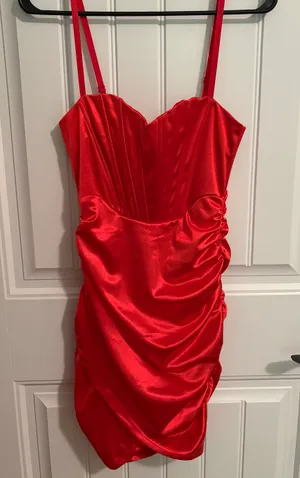 Red Dress thumbnail 1