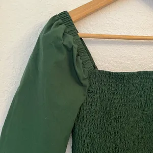 BB Dakota Smocked Puff Sleeve Top M Emerald Green‎ Cropped Minimalist Clean Girl thumbnail 3