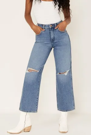Wrangler Women’s High Rise Relaxed Mom Jeans. Medium Wash. Size 27. thumbnail 1