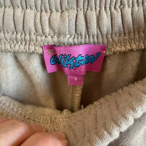 Edikted Sasha Bow Detail Hoodie & Sweatpants Set Beige Pink S thumbnail 11