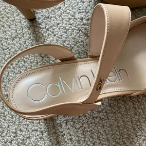 NEW Calvin Klein Slingback Nude Pumps Heels Wrap Around Kitten Mary Janes Sz 8 thumbnail 3