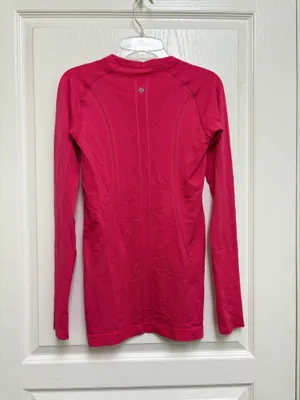 Lululemon top thumbnail 2