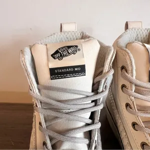 Vans NEW Unisex MTE Standard Mid Waterproof Cold Weather Boot Size 8.5 or 10 thumbnail 3