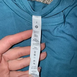 Lululemon Love Tank‎ Top Women Sz 2 Teal Excellent Scoop Neck Curved Hem LW1DIFS thumbnail 2