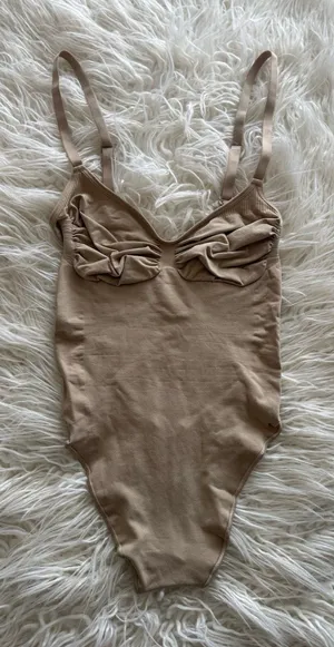 Skims Seamless Sculpt Low Back Thong Bodysuit Clay Size Large thumbnail 1