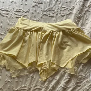 NEVER WORN M IVORY LACY SKIRT White Size M thumbnail 1