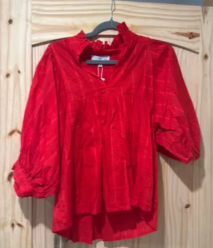 Red shirt Size M thumbnail 1