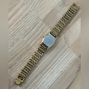 Seiko Vintage Ladies Watch Black Dial Gold-Tone Bracelet New Battery thumbnail 8