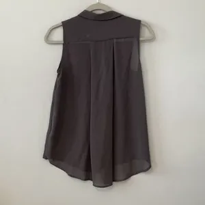 H&M Women Sleeveless Blouse Charcoal Gray Button Down Chiffon Top Size 2 thumbnail 4