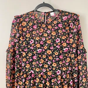 H&M Women’s Ruffle Trim Floral Midi Dress XS thumbnail 4