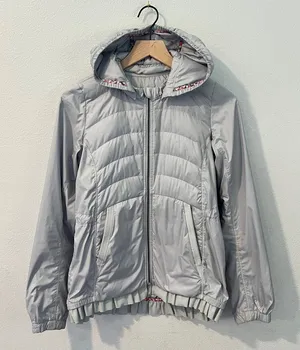 Lululemon Spring Fling Puffy Windbreaker Silver Spoon Ruffle Trim Hooded Size 6‎ thumbnail 1