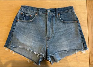 Abercrombie The Mom Short High-Rise Jeans 27/4 thumbnail 1