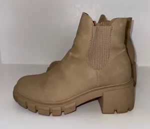 Steve Madden Chelsea Boots thumbnail 1